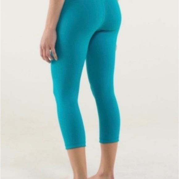 Lululemon Wunder Under Crop Reversible Leggings Women’s Size 4 - Picture 2 of 7